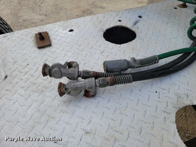 image for item DZ6718 2005 Peterbilt 387 semi truck