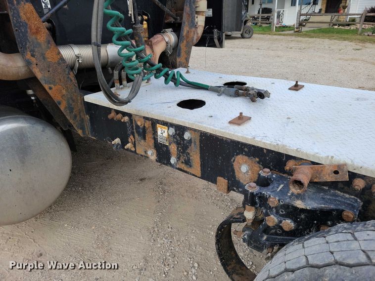 image for item DZ6718 2005 Peterbilt 387 semi truck