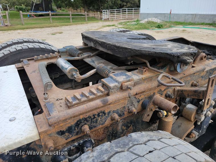 image for item DZ6718 2005 Peterbilt 387 semi truck