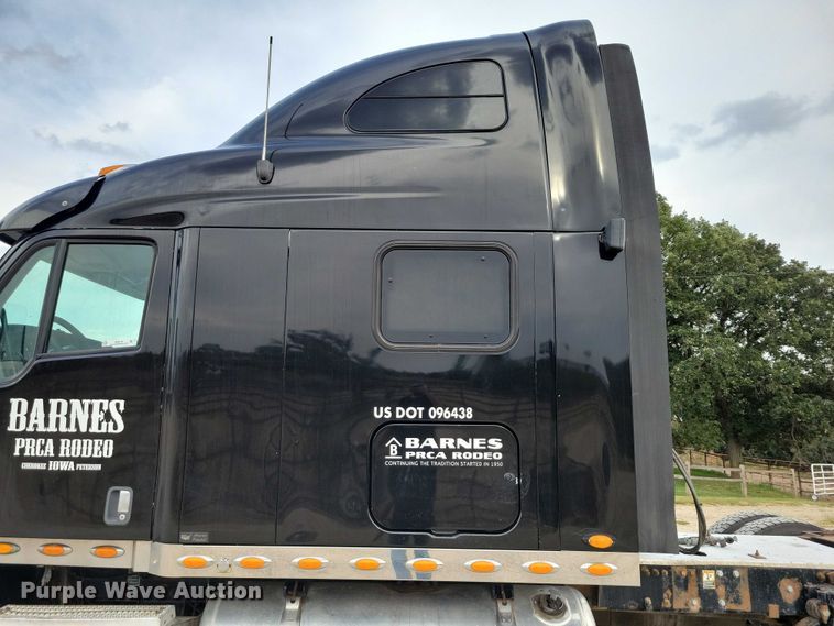 image for item DZ6718 2005 Peterbilt 387 semi truck