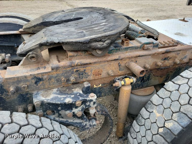 image for item DZ6718 2005 Peterbilt 387 semi truck