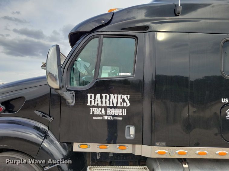 image for item DZ6718 2005 Peterbilt 387 semi truck