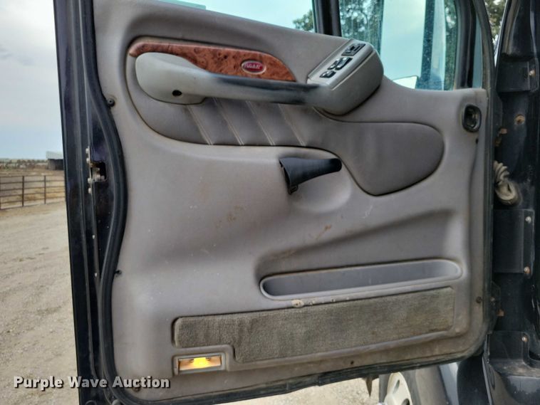 image for item DZ6718 2005 Peterbilt 387 semi truck