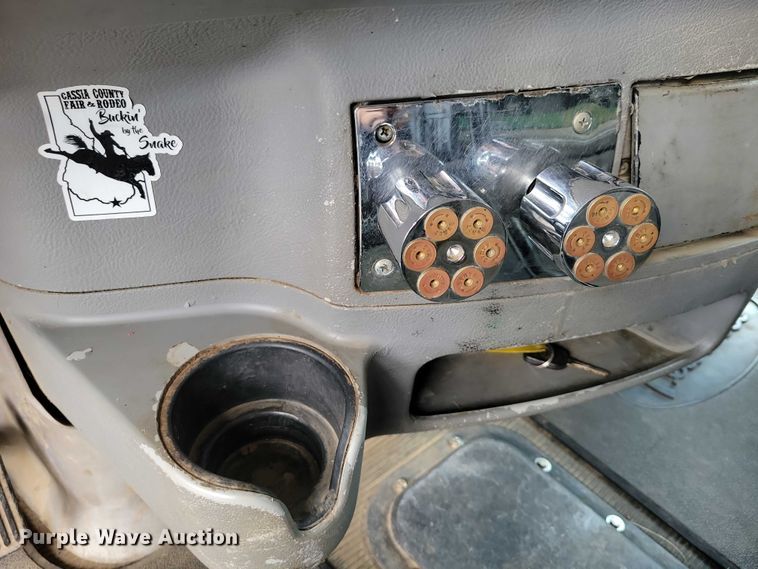 image for item DZ6718 2005 Peterbilt 387 semi truck