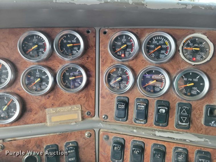 image for item DZ6718 2005 Peterbilt 387 semi truck