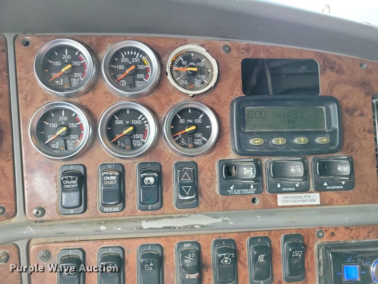 image for item DZ6718 2005 Peterbilt 387 semi truck