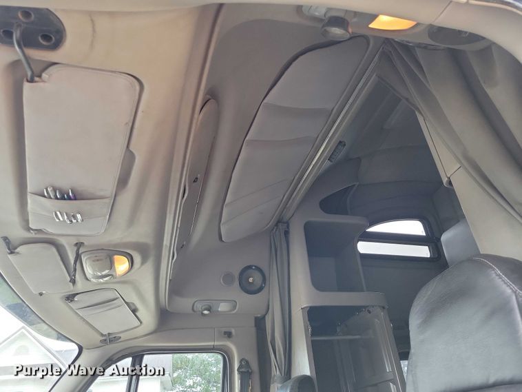 image for item DZ6718 2005 Peterbilt 387 semi truck