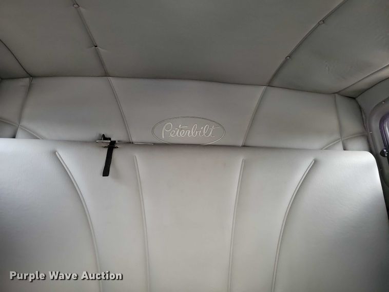 image for item DZ6718 2005 Peterbilt 387 semi truck