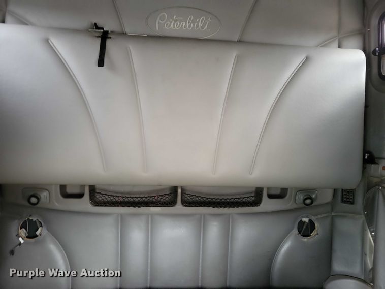 image for item DZ6718 2005 Peterbilt 387 semi truck