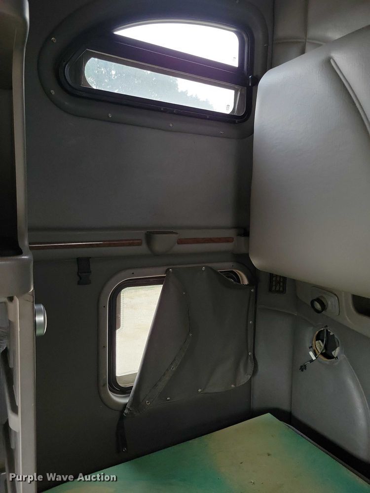 image for item DZ6718 2005 Peterbilt 387 semi truck