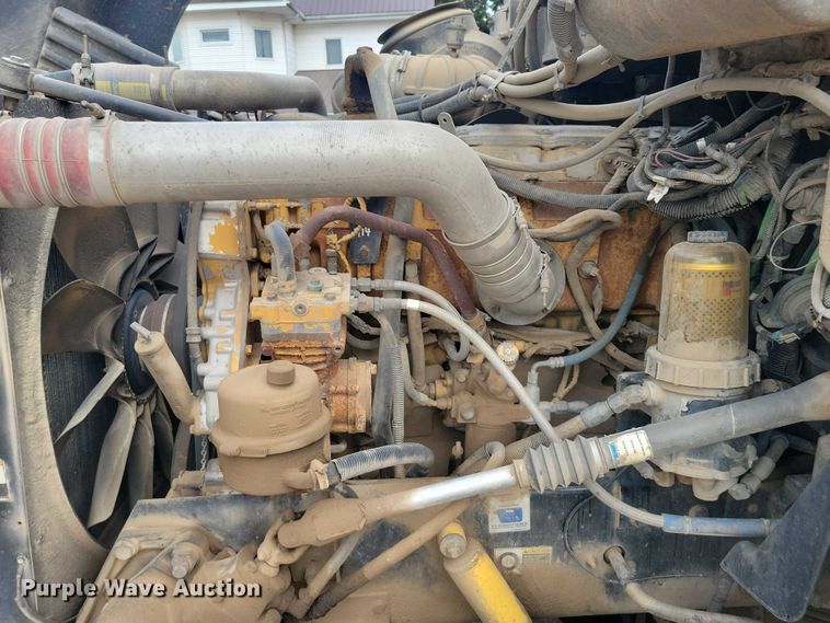 image for item DZ6718 2005 Peterbilt 387 semi truck