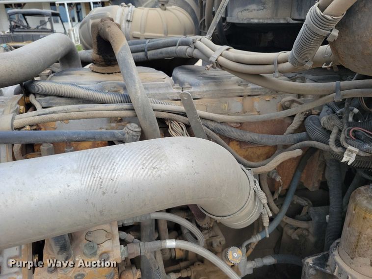 image for item DZ6718 2005 Peterbilt 387 semi truck