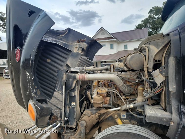image for item DZ6718 2005 Peterbilt 387 semi truck