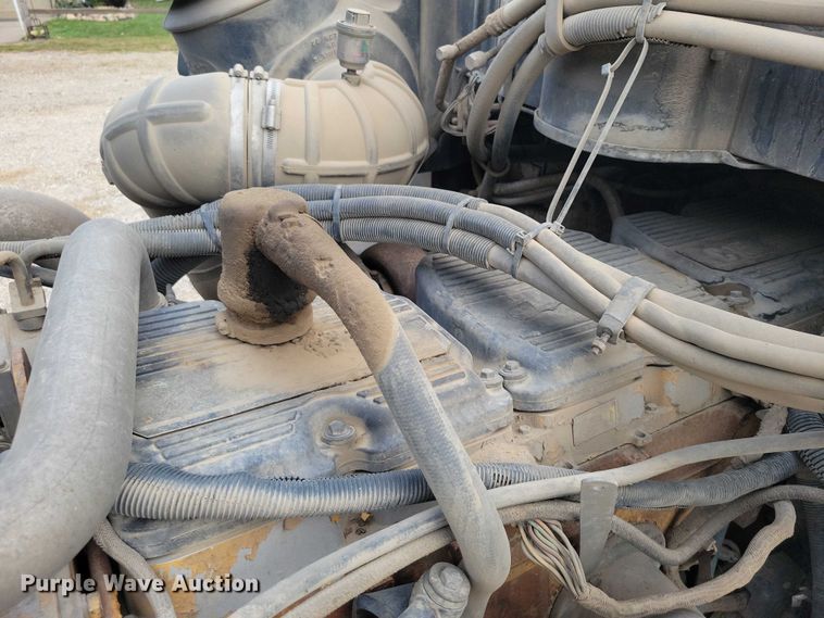 image for item DZ6718 2005 Peterbilt 387 semi truck