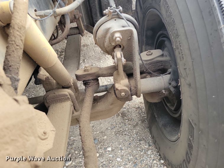 image for item DZ6718 2005 Peterbilt 387 semi truck