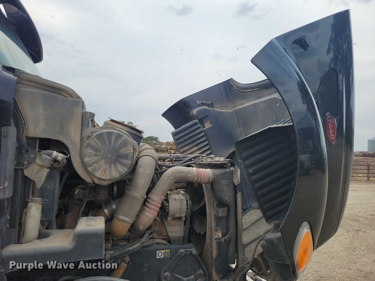 image for item DZ6718 2005 Peterbilt 387 semi truck