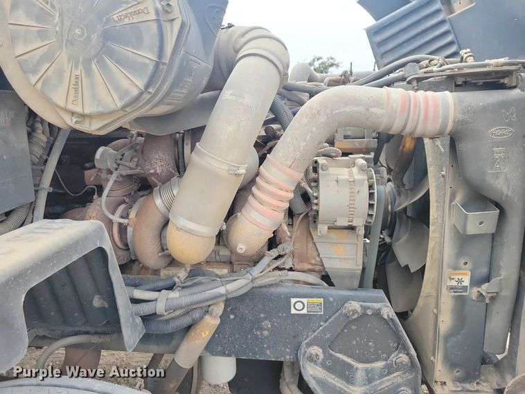 image for item DZ6718 2005 Peterbilt 387 semi truck