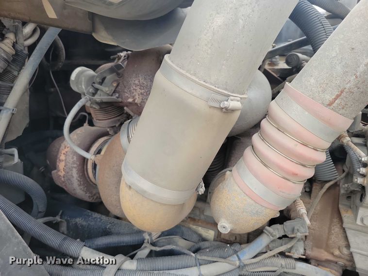 image for item DZ6718 2005 Peterbilt 387 semi truck