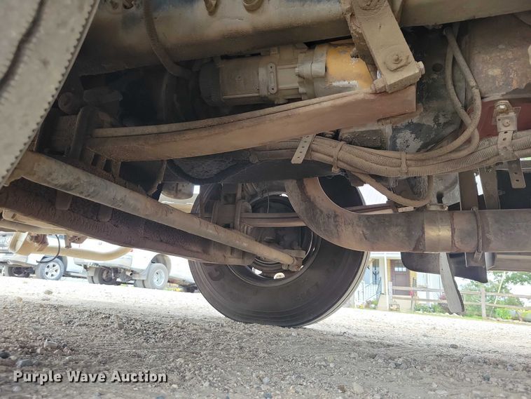 image for item DZ6718 2005 Peterbilt 387 semi truck