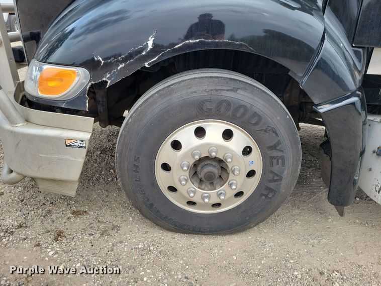 image for item DZ6718 2005 Peterbilt 387 semi truck