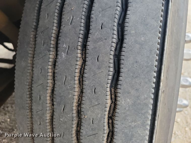 image for item DZ6718 2005 Peterbilt 387 semi truck