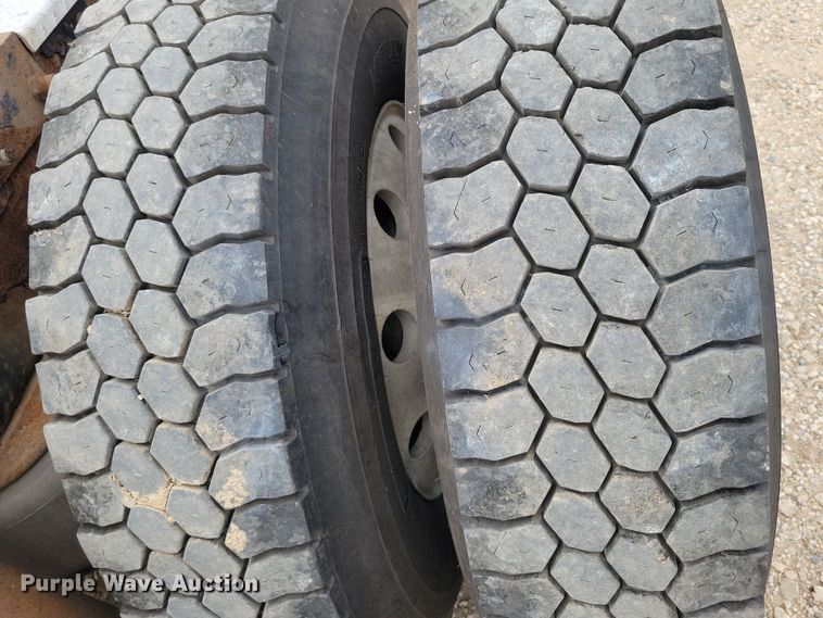 image for item DZ6718 2005 Peterbilt 387 semi truck