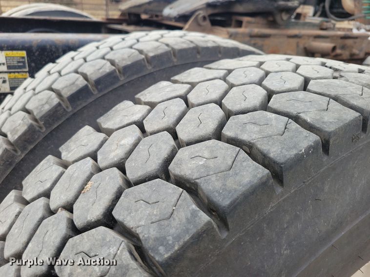 image for item DZ6718 2005 Peterbilt 387 semi truck