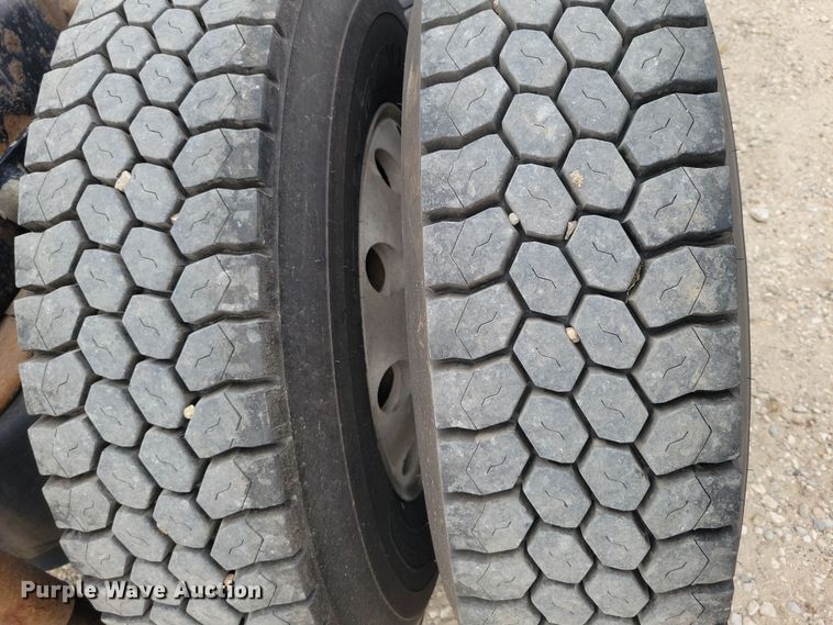 image for item DZ6718 2005 Peterbilt 387 semi truck