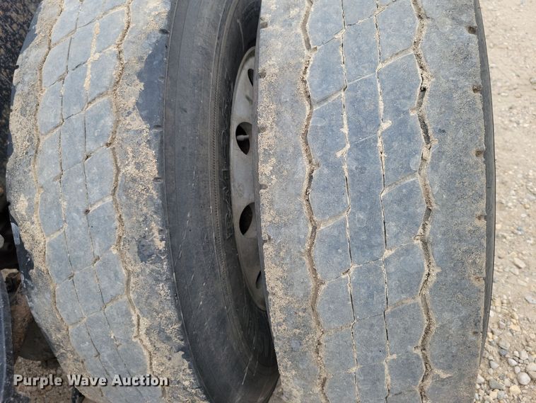 image for item DZ6718 2005 Peterbilt 387 semi truck