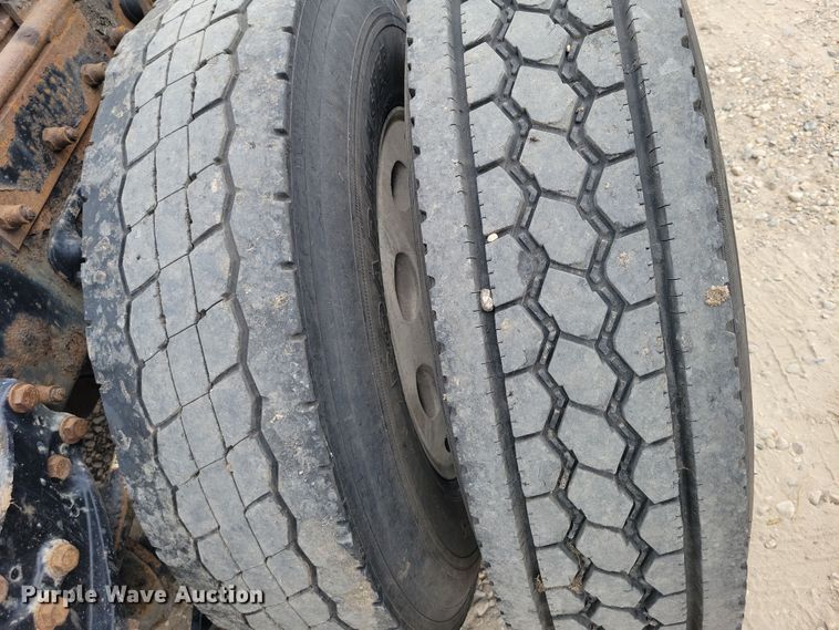 image for item DZ6718 2005 Peterbilt 387 semi truck