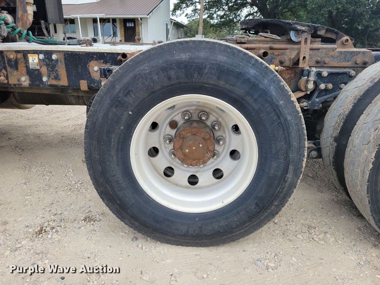 image for item DZ6718 2005 Peterbilt 387 semi truck