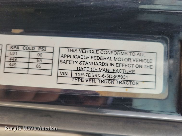 image for item DZ6718 2005 Peterbilt 387 semi truck