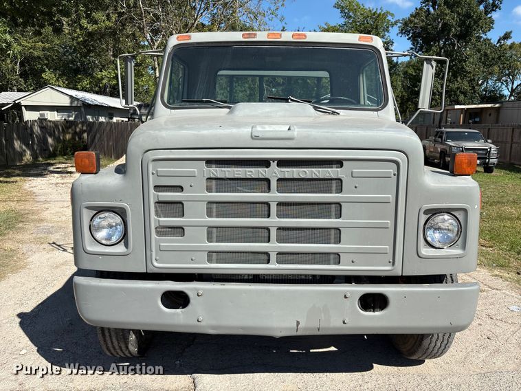 image for item EA6988 1983 International 1654 dump flatbed truck