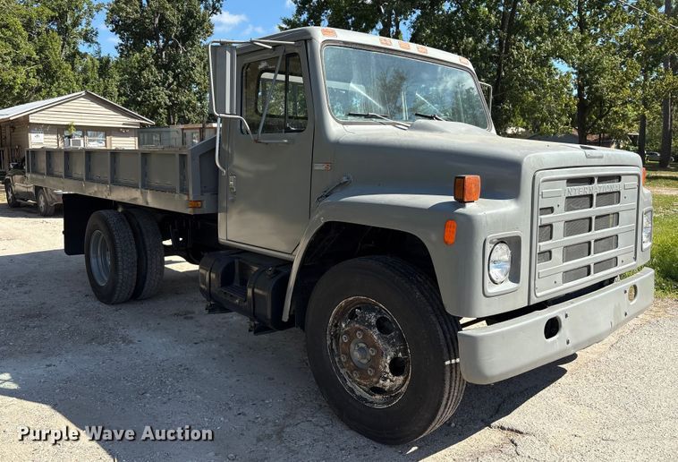 image for item EA6988 1983 International 1654 dump flatbed truck