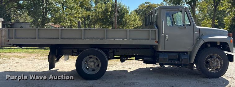 image for item EA6988 1983 International 1654 dump flatbed truck