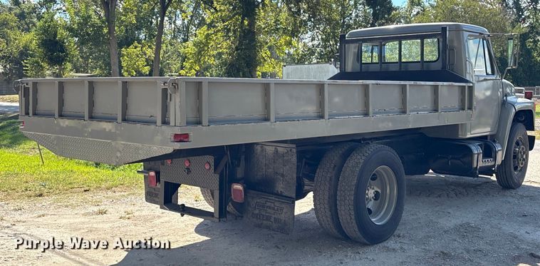 image for item EA6988 1983 International 1654 dump flatbed truck