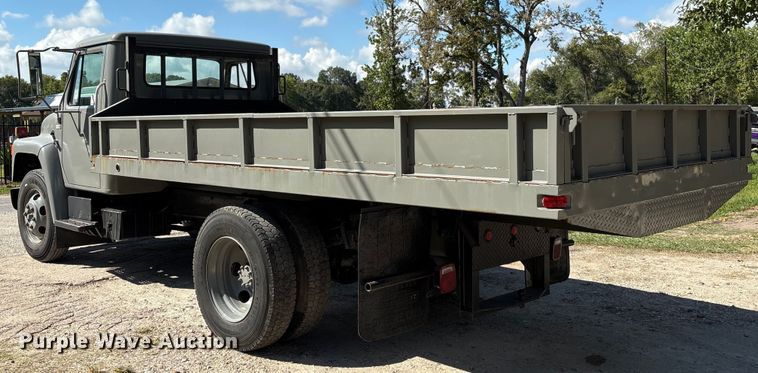 image for item EA6988 1983 International 1654 dump flatbed truck