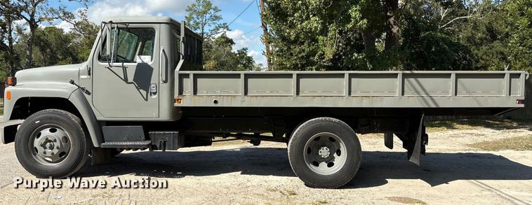 image for item EA6988 1983 International 1654 dump flatbed truck