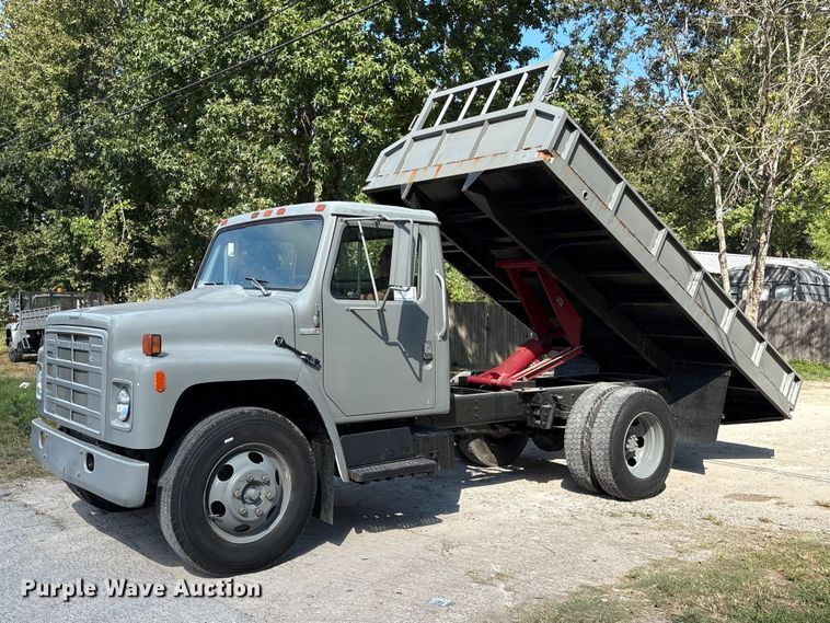 image for item EA6988 1983 International 1654 dump flatbed truck