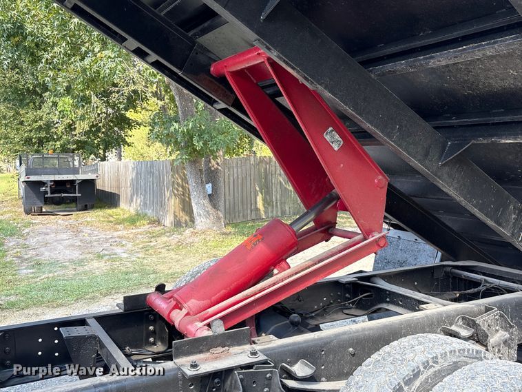 image for item EA6988 1983 International 1654 dump flatbed truck