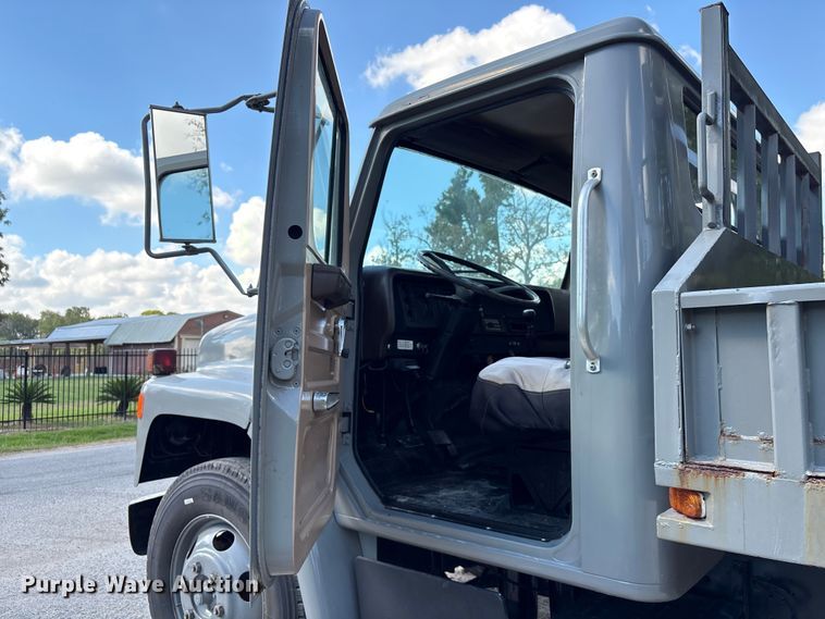 image for item EA6988 1983 International 1654 dump flatbed truck