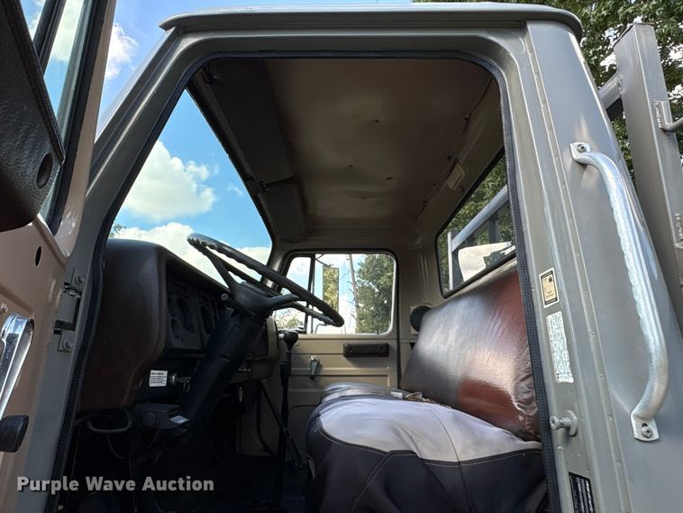 image for item EA6988 1983 International 1654 dump flatbed truck