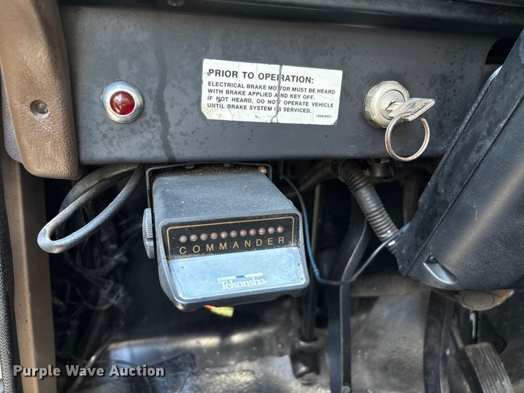 image for item EA6988 1983 International 1654 dump flatbed truck