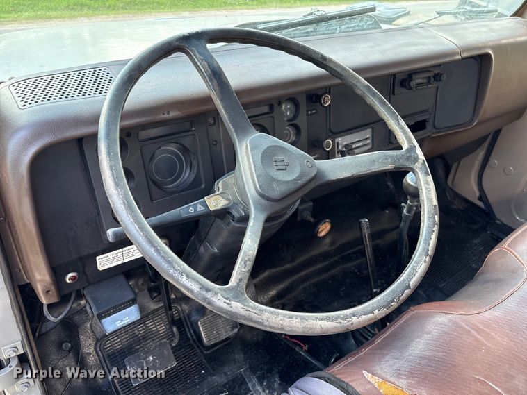 image for item EA6988 1983 International 1654 dump flatbed truck