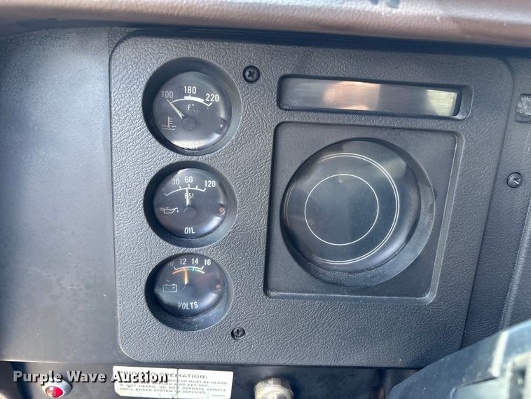 image for item EA6988 1983 International 1654 dump flatbed truck