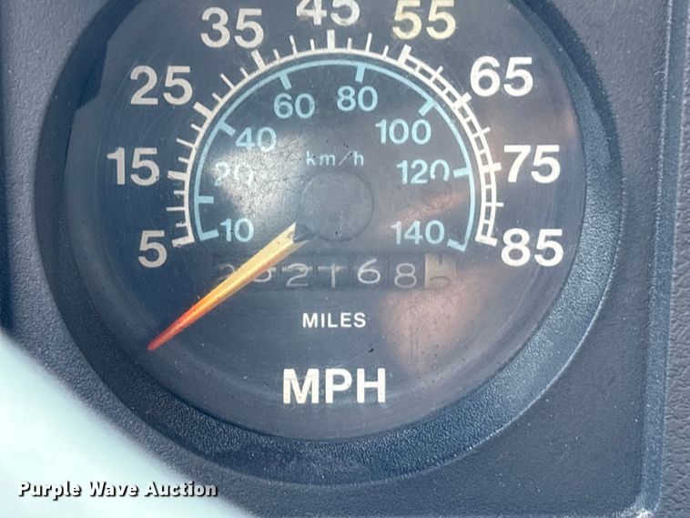 image for item EA6988 1983 International 1654 dump flatbed truck