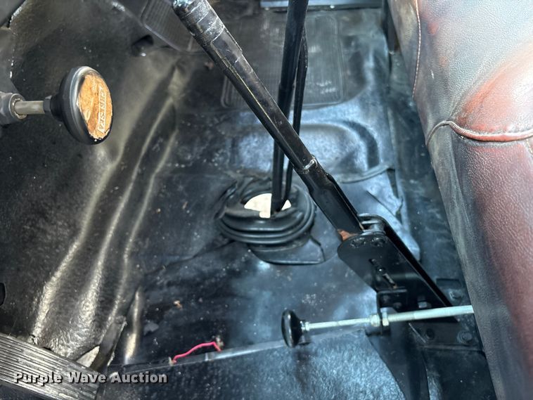 image for item EA6988 1983 International 1654 dump flatbed truck