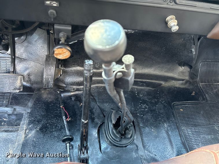 image for item EA6988 1983 International 1654 dump flatbed truck