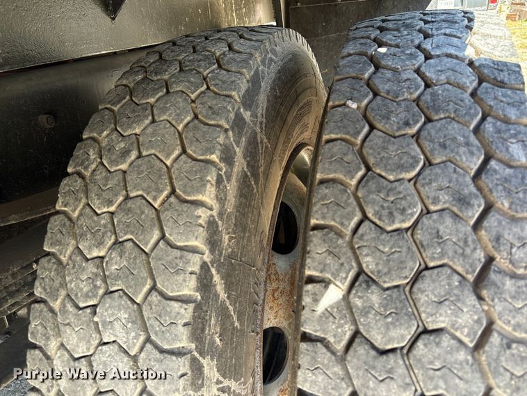 image for item EA6988 1983 International 1654 dump flatbed truck