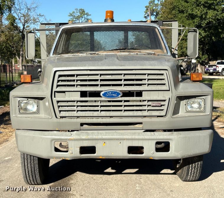 image for item EA6995 1985 Ford F700 dump flatbed truck